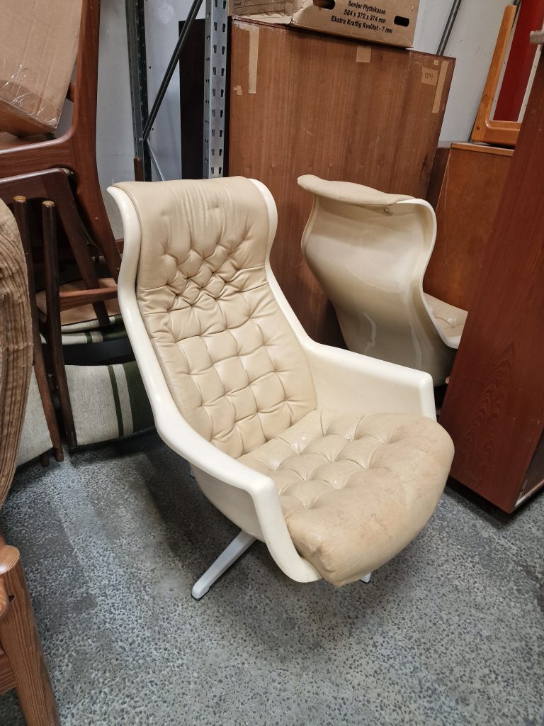 DUX To hvide lænestole i plastik, DUX — billede 5