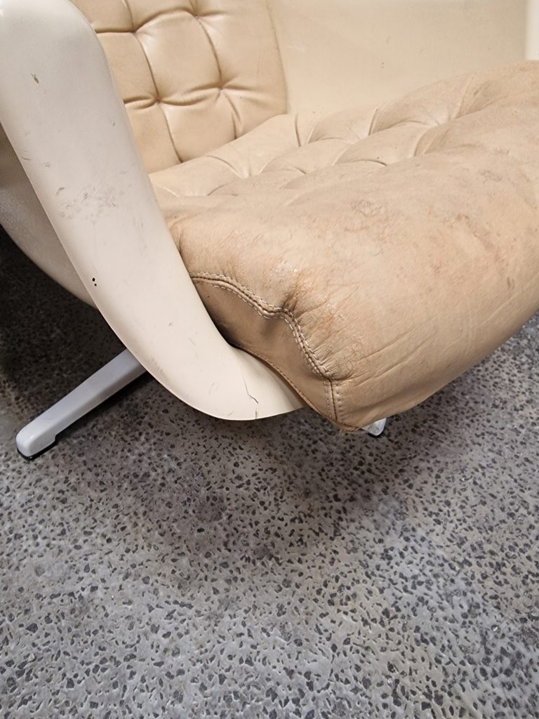 DUX To hvide lænestole i plastik, DUX — billede 2