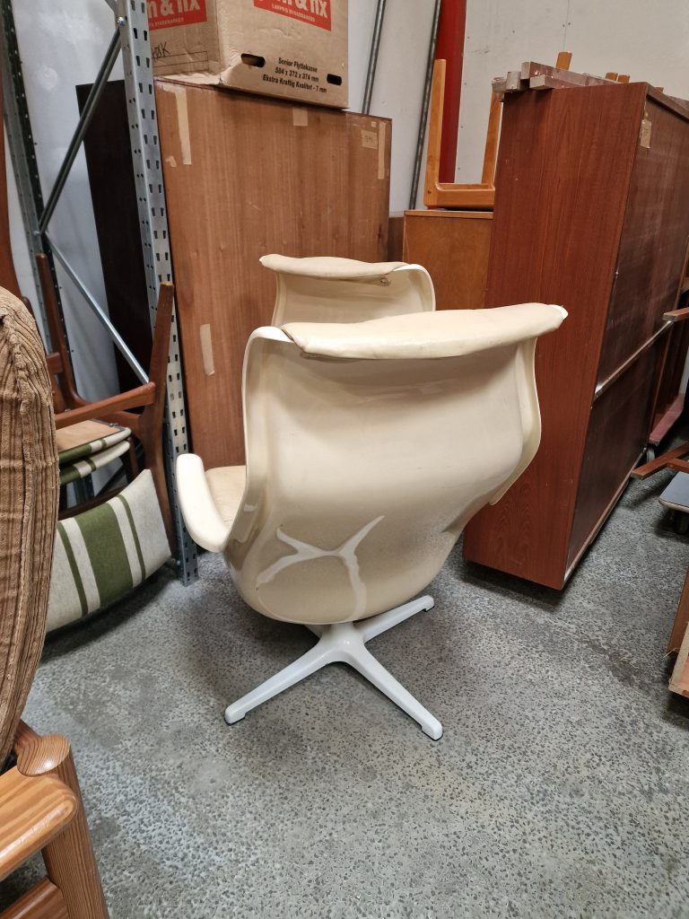 DUX To hvide lænestole i plastik, DUX — billede 3