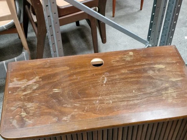 Kommode med jalousilåger og hul — billede 3
