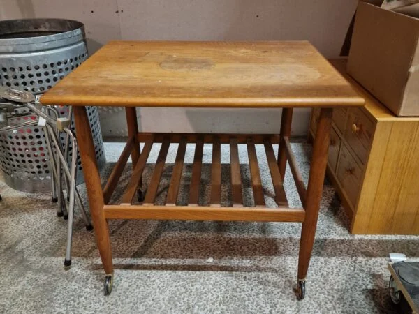 Sidebord på hjul, teak, model R103, FDB Ejvind Johansson