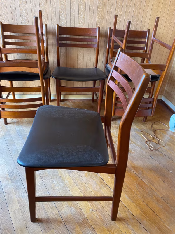 Seks spisestole, rygstykke af teak