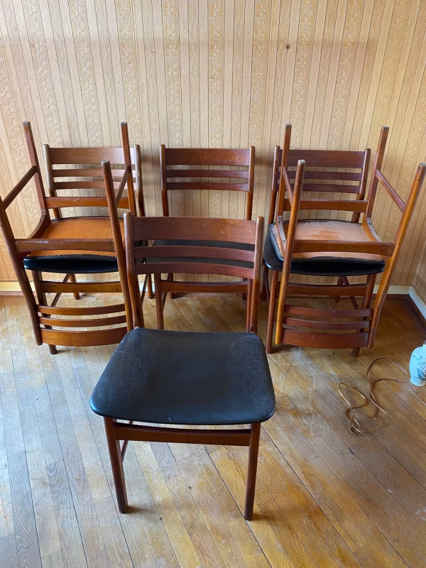 Seks spisestole, rygstykke af teak