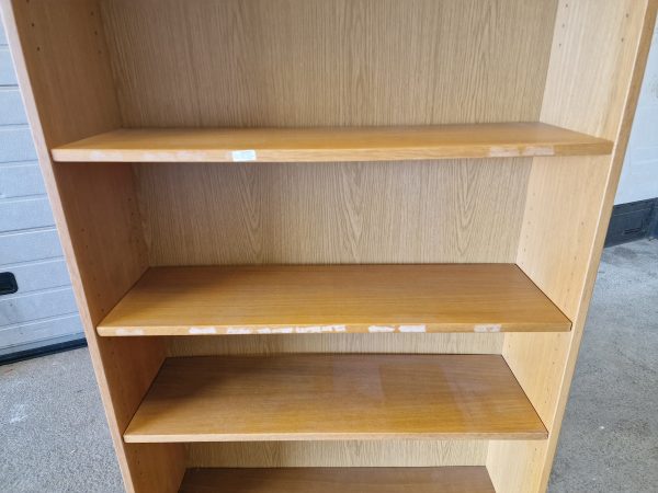 Bogreol i egetræ