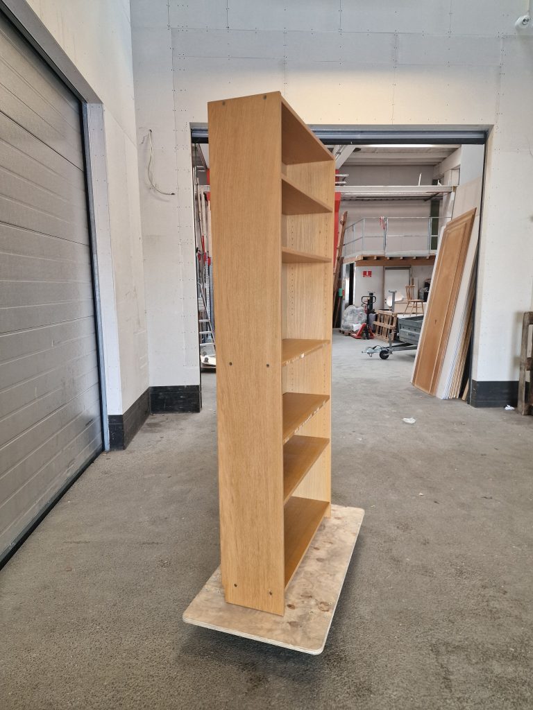 Bogreol i egetræ — billede 6