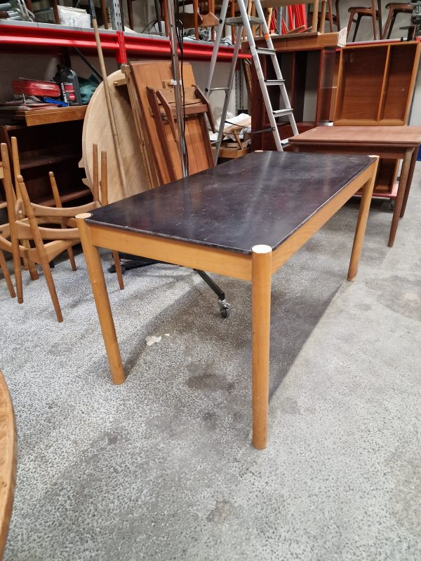 Spisebord, aflangt, runde ben, bøg, Jørgen Bækmark