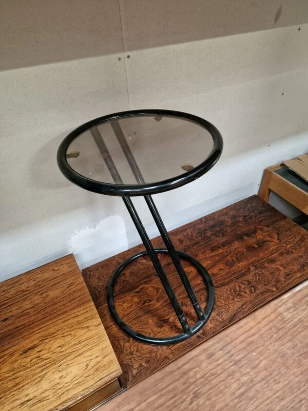 Sidebord med rund glasplade