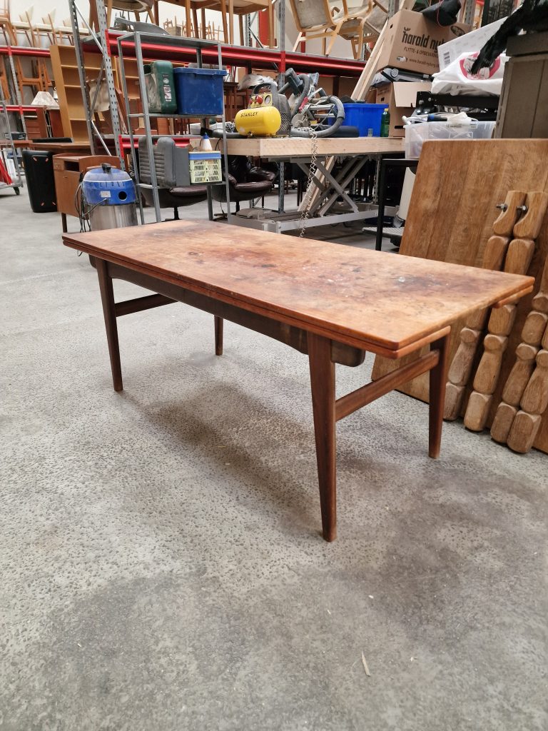 Københavnerbord i teak til renovering