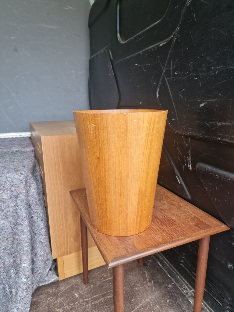 Papirkurv i teak