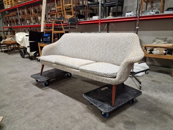 Trepersoners sofa, ben af teak, Fritz Hansen