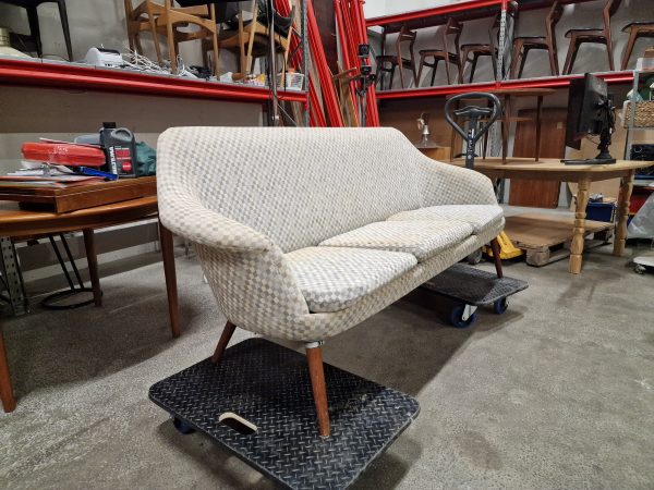 Trepersoners sofa, ben af teak, Fritz Hansen