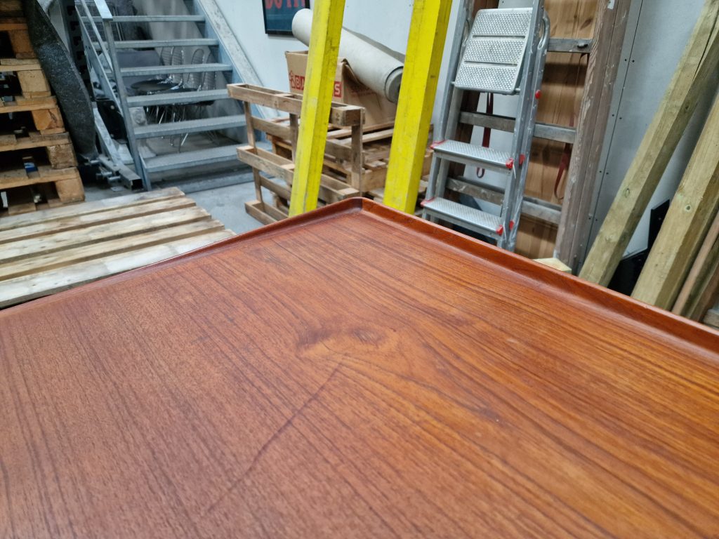 Peter Løvig Nielsen Fritstående skrivebord med kehlet kant i teak, Peter Løvig Nielsen — billede 7