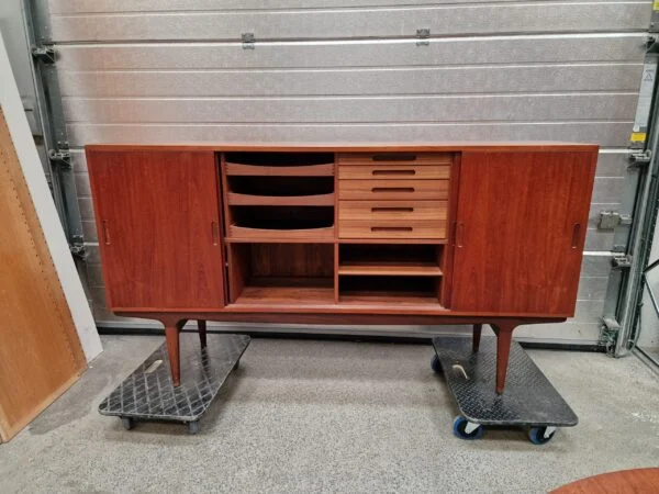 Johannes Andersen, Uldum Møbelfabrik Johannes andersen Teak skænk — billede 11
