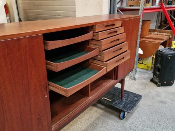 Johannes Andersen, Uldum Møbelfabrik Johannes andersen Teak skænk — billede 12