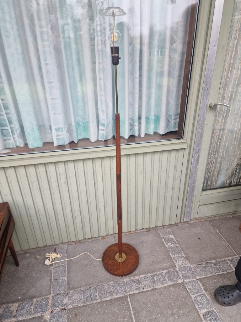 Standerlampe i massiv palisander