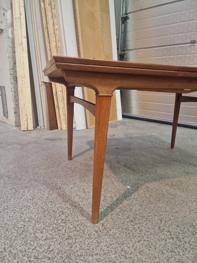 Johannes Andersen Stort teak spisebord med hollandsk udtræk — billede 2