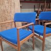 To armstole i massiv teak, blåt betræk, Fritz Hansen