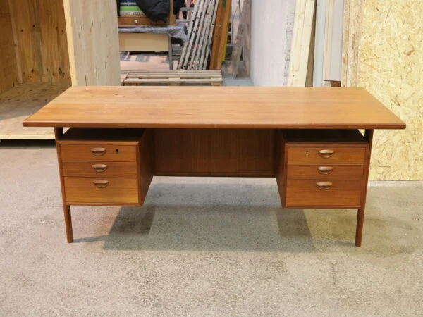 FM skrivebord i teak