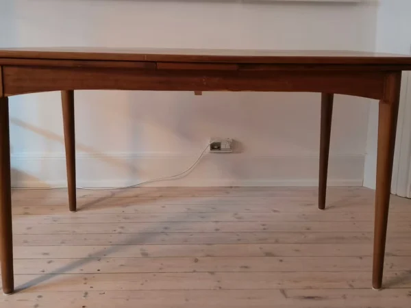 Spisebord i teak med hollandsk udtræk, bådformet
