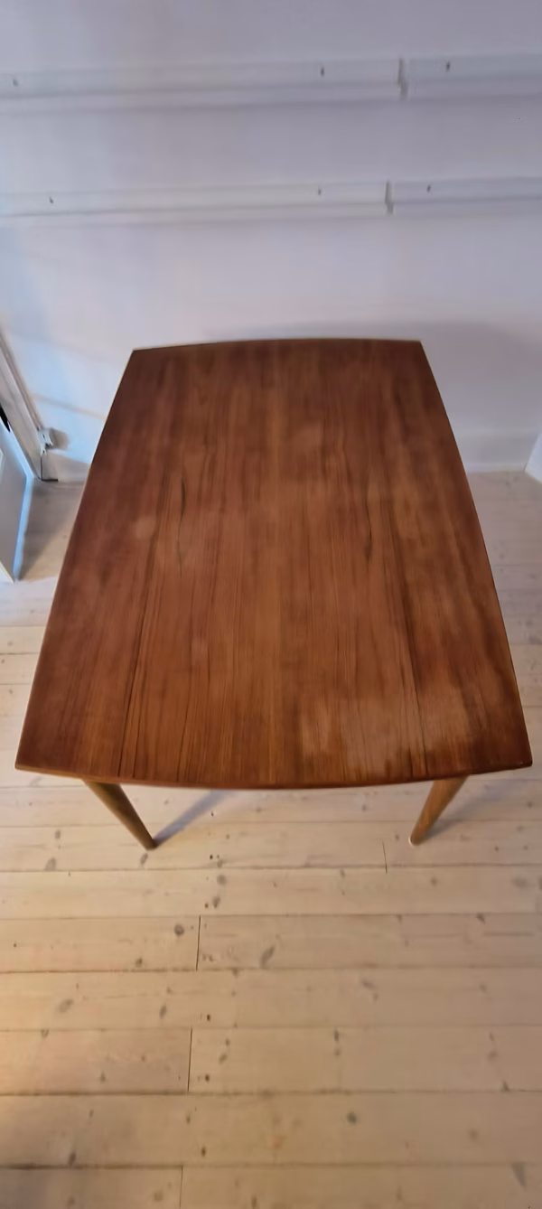 Spisebord i teak med hollandsk udtræk, bådformet