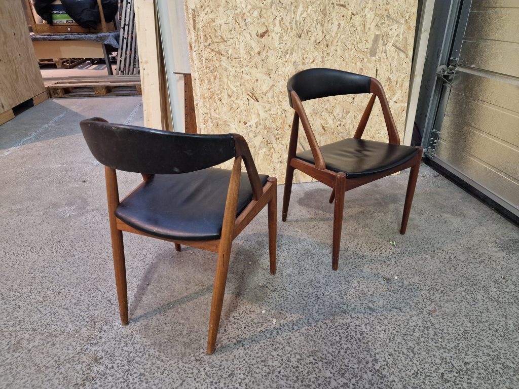 Kai Kristiansen model 31 To spisestole i teak model 31 af Kai Kristiansen — billede 4