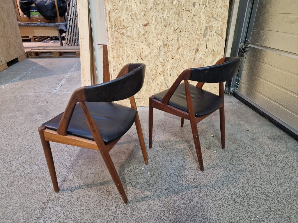 Kai Kristiansen model 31 To spisestole i teak model 31 af Kai Kristiansen — billede 2