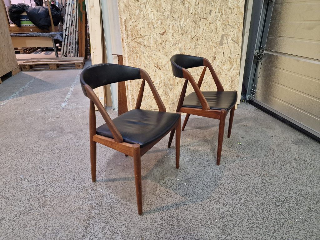 Kai Kristiansen model 31 To spisestole i teak model 31 af Kai Kristiansen — billede 3