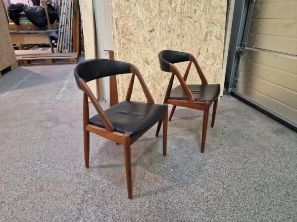 Kai Kristiansen model 31 To spisestole i teak model 31 af Kai Kristiansen — billede 3