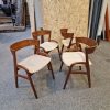 Fire spisestole med buet ryg i teak, til ompolstring