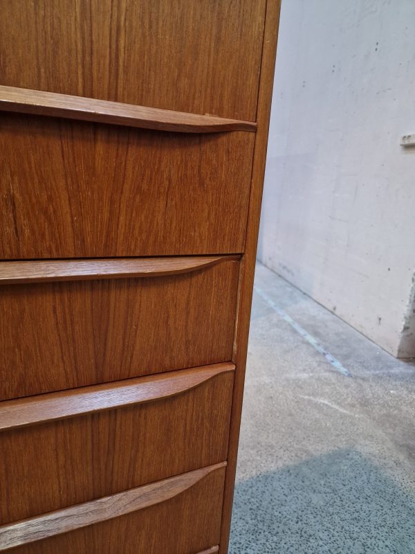 Kommode i teak med seks skuffer