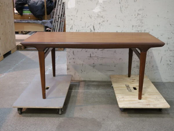 Uldum Møbelfabrik, Johannes Andersen Spisebord i teak med tillægsplade af Johannes Andersen for fra Uldum Møbelfabrik — billede 2