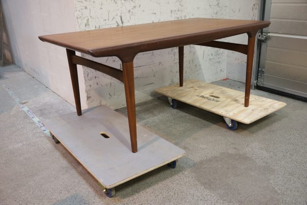 Spisebord i teak med tillægsplade af Johannes Andersen for fra Uldum Møbelfabrik