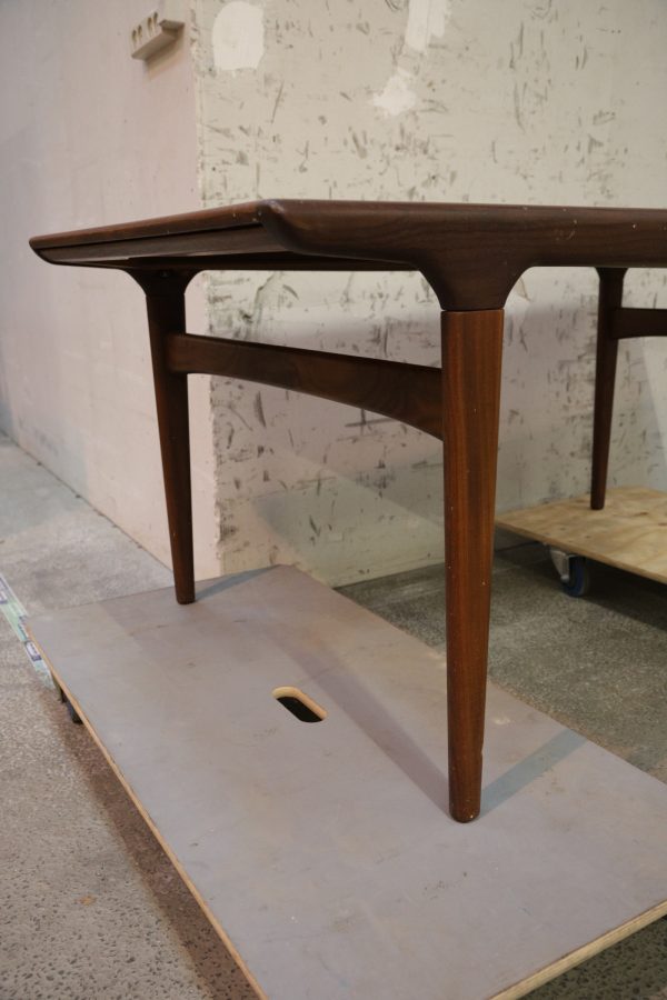 Spisebord i teak med tillægsplade af Johannes Andersen for fra Uldum Møbelfabrik