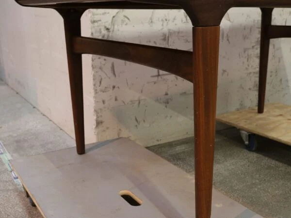 Uldum Møbelfabrik, Johannes Andersen Spisebord i teak med tillægsplade af Johannes Andersen for fra Uldum Møbelfabrik — billede 5