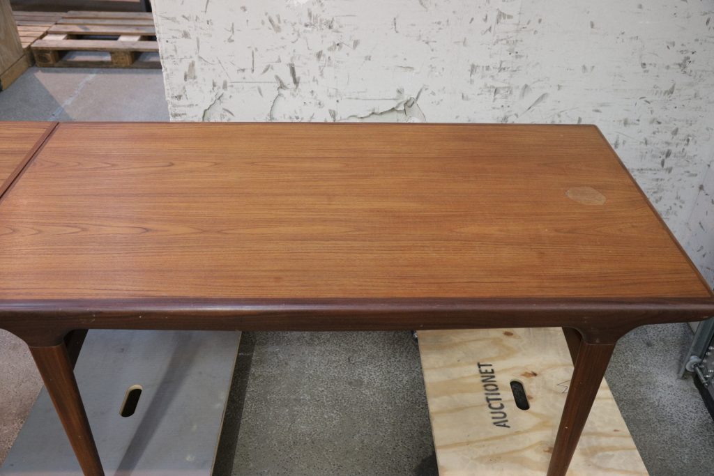 Uldum Møbelfabrik, Johannes Andersen  Spisebord i teak med tillægsplade af Johannes Andersen for fra Uldum Møbelfabrik — billede 8