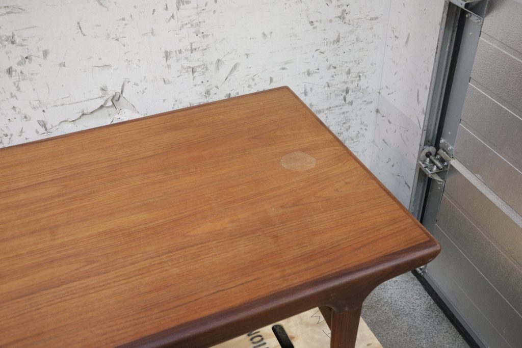 Uldum Møbelfabrik, Johannes Andersen  Spisebord i teak med tillægsplade af Johannes Andersen for fra Uldum Møbelfabrik — billede 9
