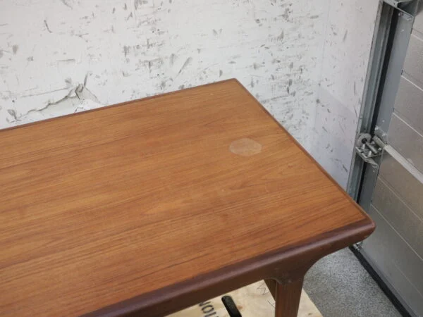 Uldum Møbelfabrik, Johannes Andersen Spisebord i teak med tillægsplade af Johannes Andersen for fra Uldum Møbelfabrik — billede 9