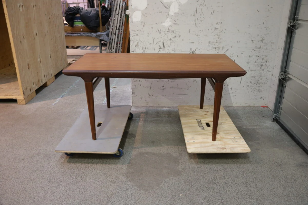 Uldum Møbelfabrik, Johannes Andersen Spisebord i teak med tillægsplade af Johannes Andersen for fra Uldum Møbelfabrik