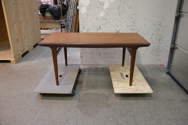 Spisebord i teak med tillægsplade af Johannes Andersen for fra Uldum Møbelfabrik