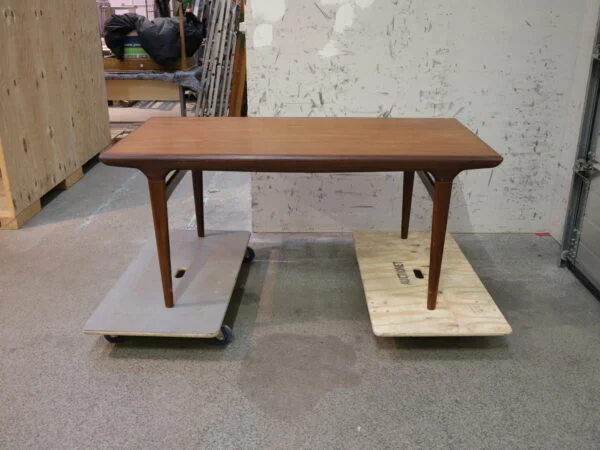 Spisebord i teak med tillægsplade af Johannes Andersen for fra Uldum Møbelfabrik