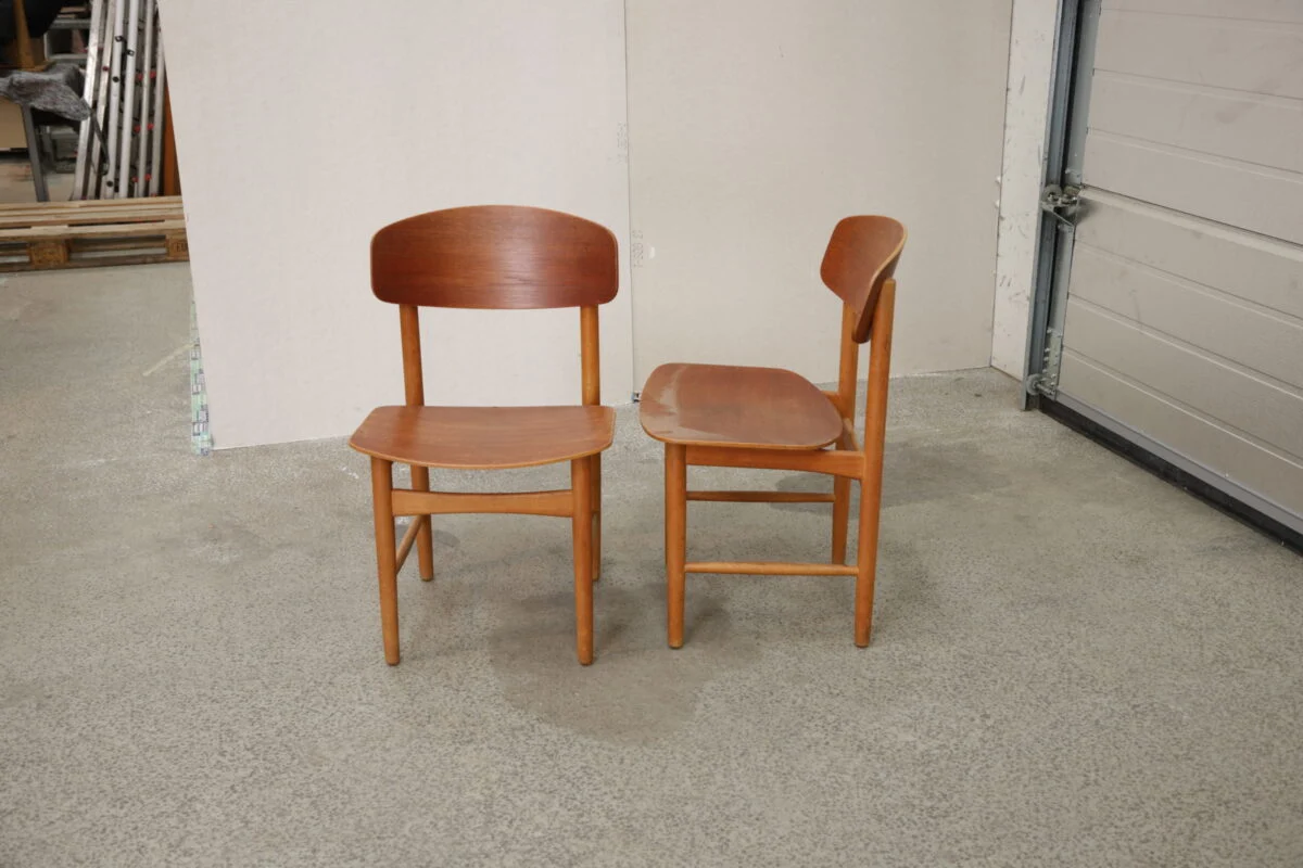 Børge Mogensen To stole, teak, Børge Mogensen model 122, Søborg Møbelfabrik