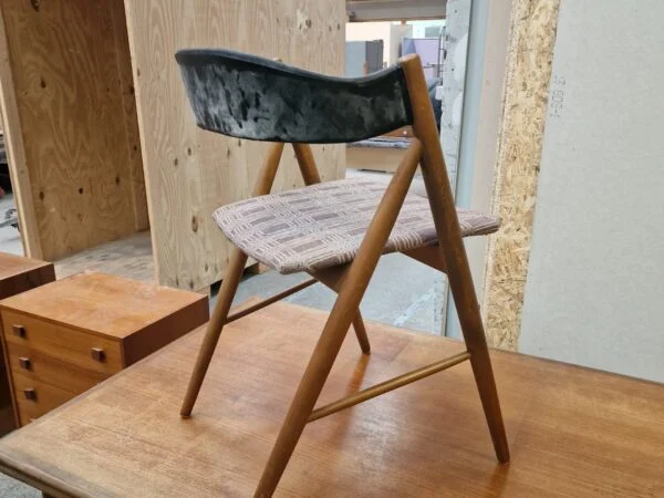 én spisestol, savbuk, sort ryg — billede 3
