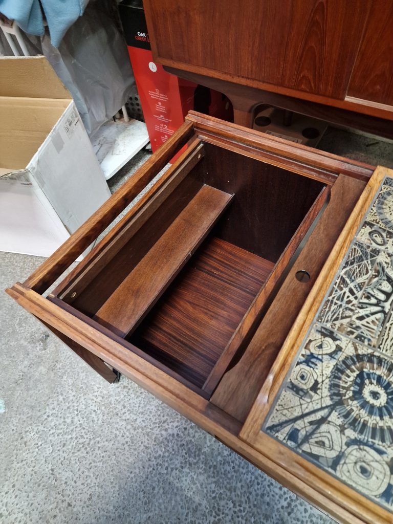Haslev, Royal Copenhagen bar bord, sidebord, sofabord i palisander med kakler fra Royal Copenhagen — billede 6