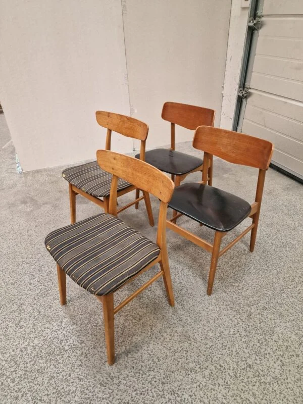 Fire spisestole i teak, to sæt