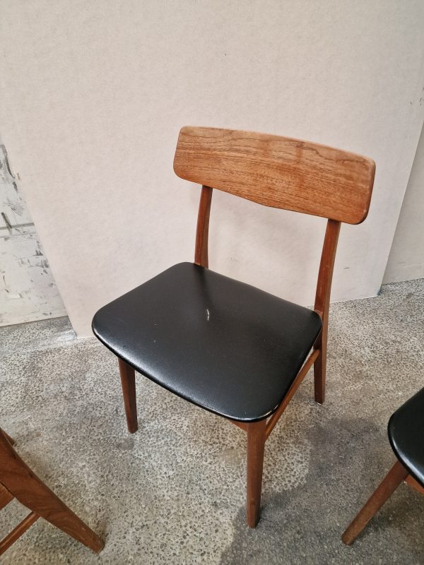 Fem spisestole i teak med skai
