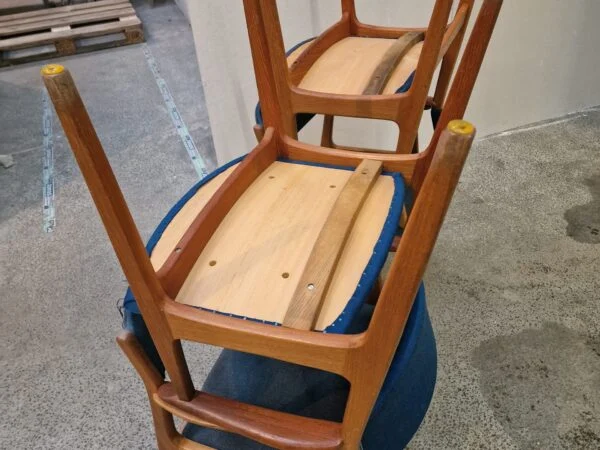 Henning Kjærnulf, model 317/318 4 stk Henning Kjærnulf armstole af teak model 317/318 — billede 4