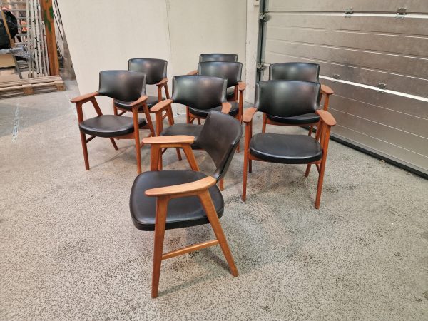 8 stk Erik Kirkegaard armstole i teak med sort polstring