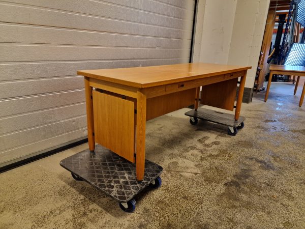 Direktør-skrivebord med indbyggede skuffer, teak, Nippu