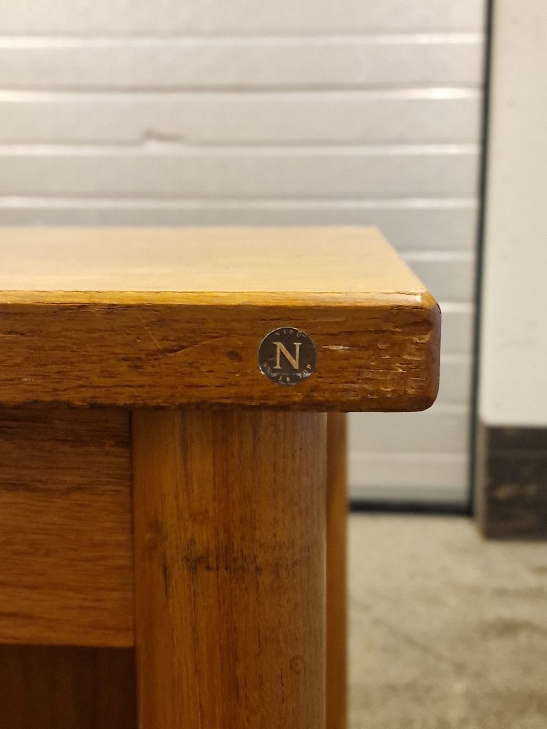 Nipu Direktør-skrivebord med indbyggede skuffer, teak, Nippu — billede 10