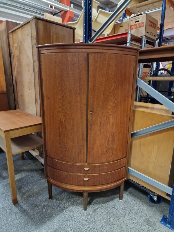 Hjørneskab, buet front, teak